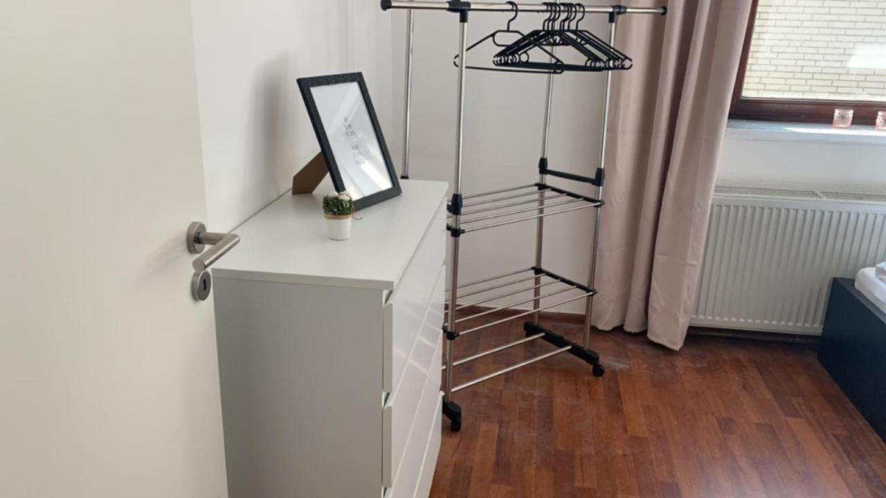 Zimmer In Wohnung Monteure Apartment Kuche Modern Enger エクステリア 写真