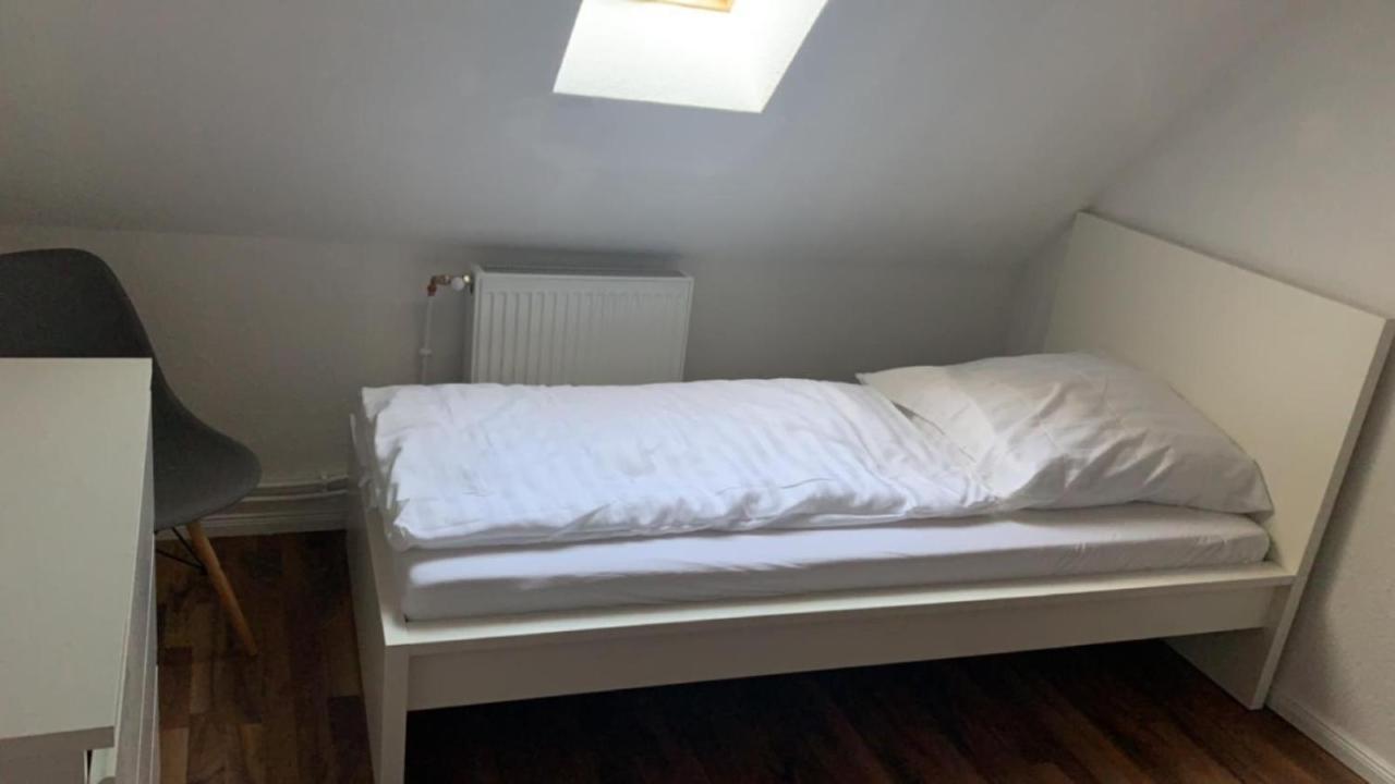 Zimmer In Wohnung Monteure Apartment Kuche Modern Enger エクステリア 写真